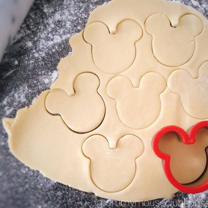 Details about  / Disney Mickey Mouse Christmas Cookie Tin and Cookie Cutter 2011 Price for 1