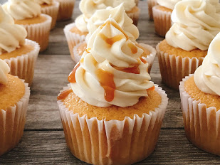 Butterbeer Cupcakes with Cream Soda Vanilla frosting on top and drizzled with caramel.