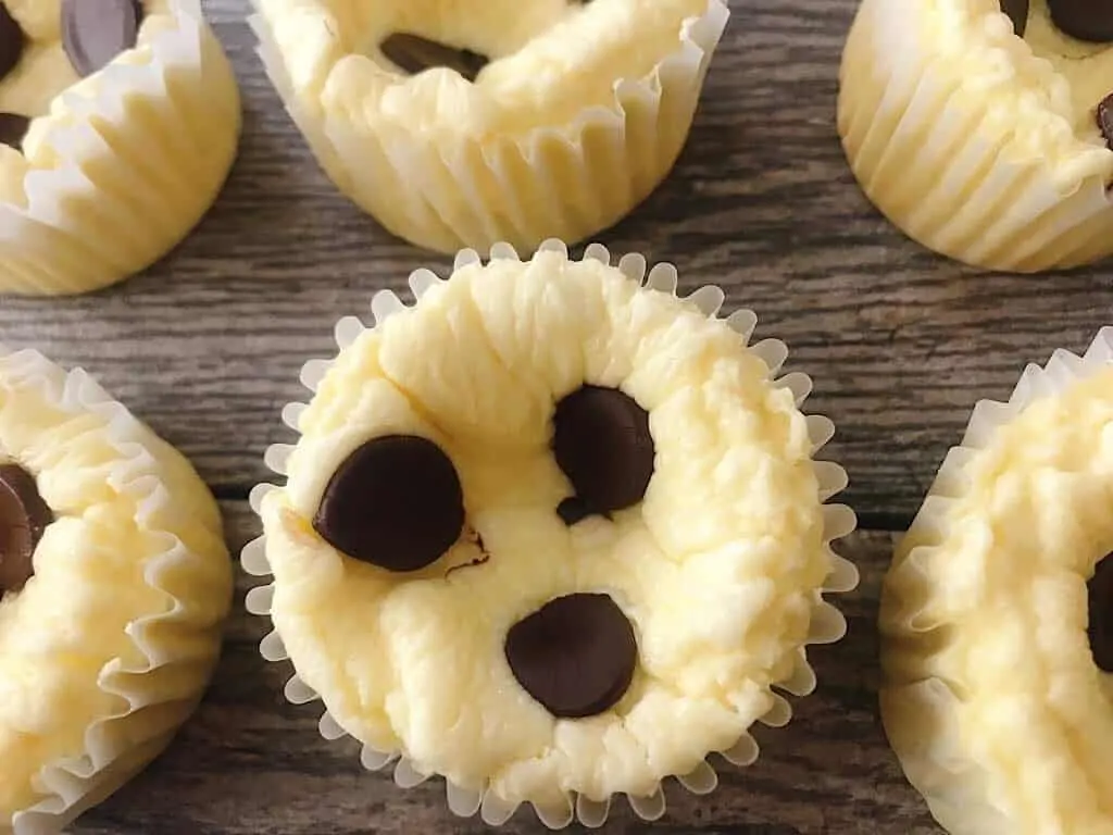 Six low carb cheesecake bites with chocolate chips.