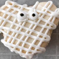 Disney's Mickey Mummy Macarons