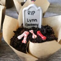 Disneyland Graveyard Cupcakes