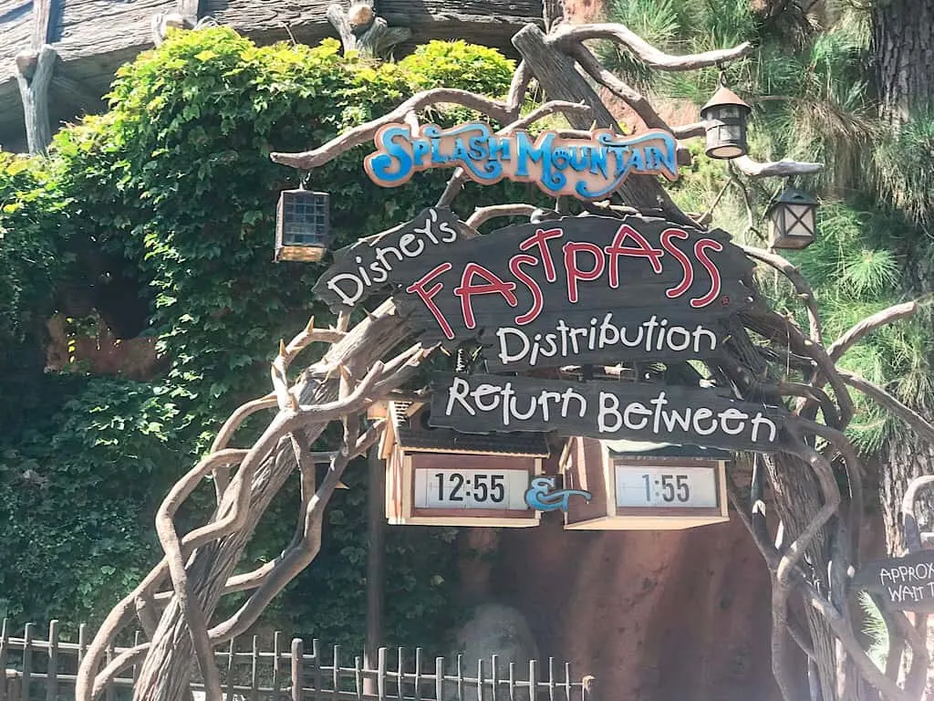 Splash Mountain Fastpass Kiosk