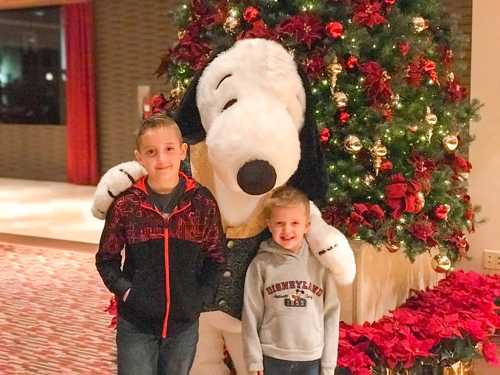 Snoopy meet and greet Knott's Berry Farm Hotel