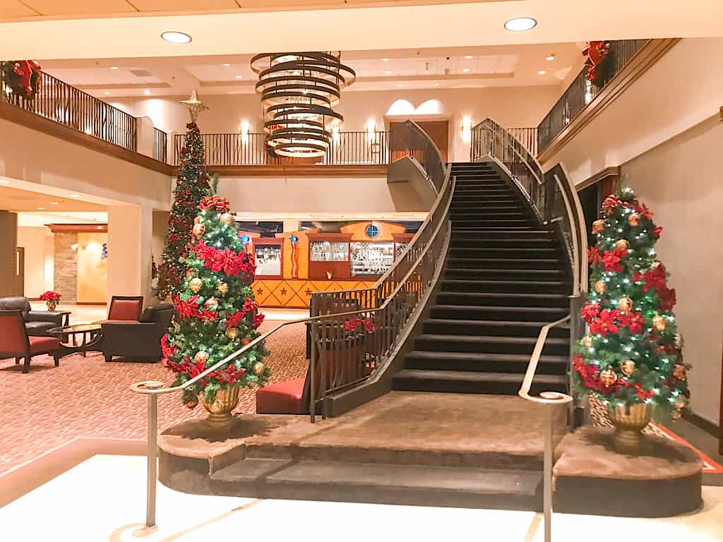 Lobby of Knott's Berry Farm Hotel Where to stay in Southern California