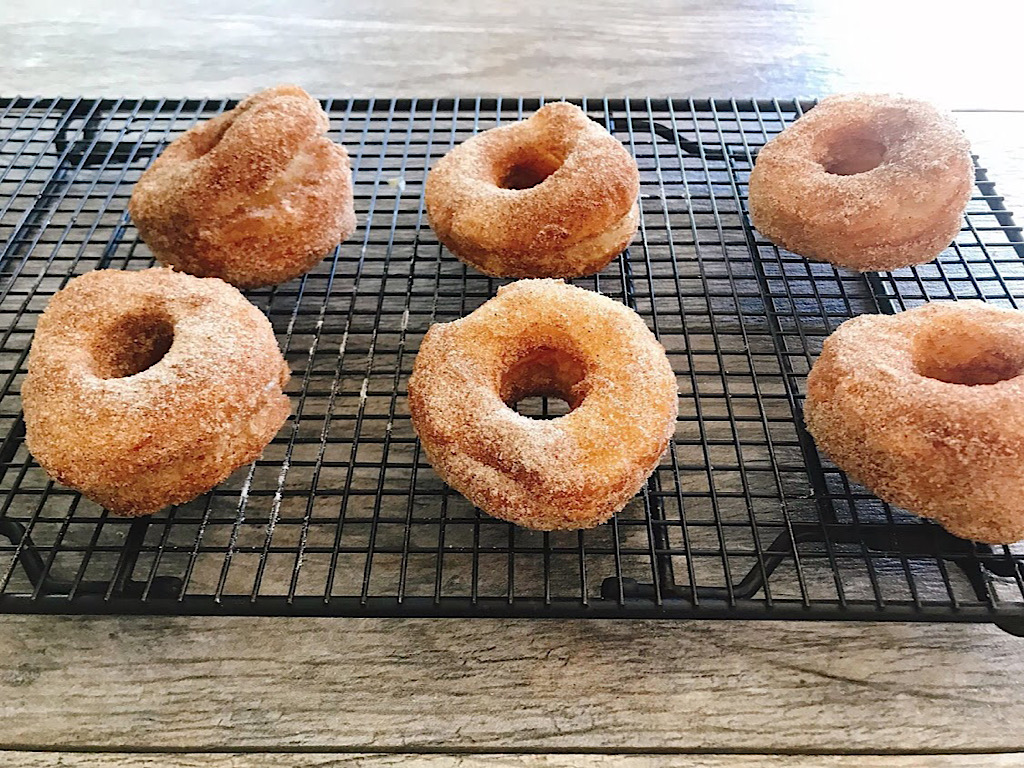  kuusi matkijaa Disney World cronuts