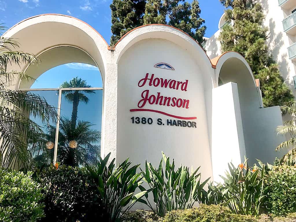 Disneyland Howard Johnson Anaheim Hotel REVIEW 2023