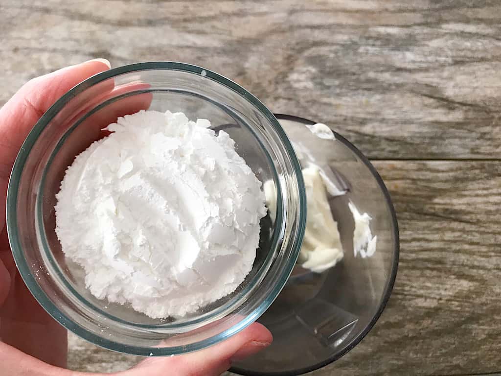 Powdered sugar for sweet cream cheese syrup