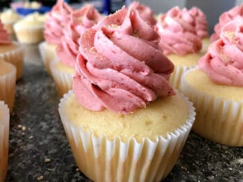 Strawberry Cheesecake Cupcakes - The Mommy Mouse Clubhouse