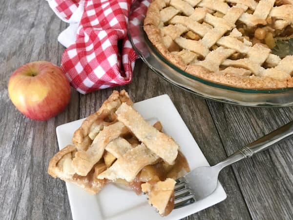 Easy Caramel Apple Pie Recipe - The Mommy Mouse Clubhouse