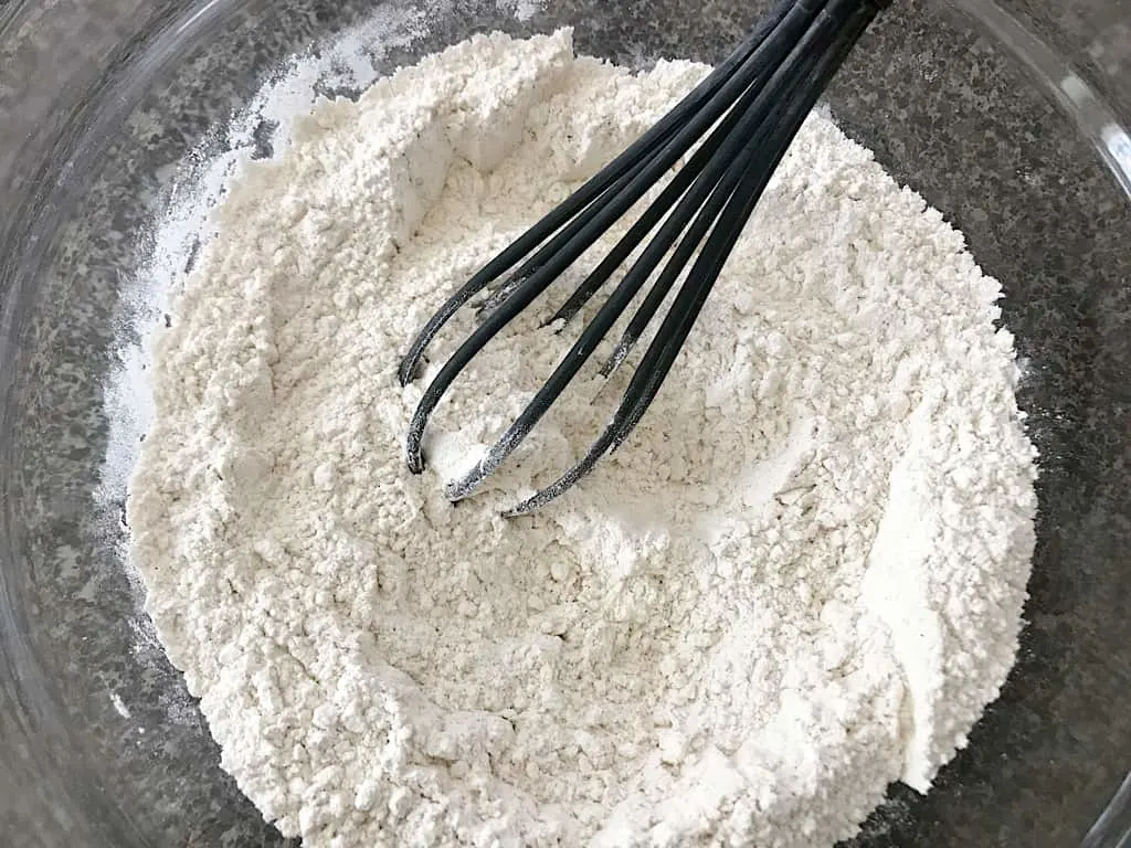 In a separate bowl, whisk together the all-purpose flour, cinnamon, salt, and baking soda.