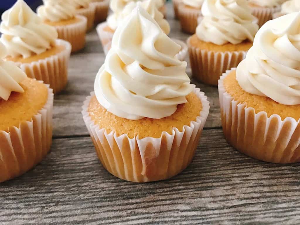 Butterbeer cupcakes with frosting