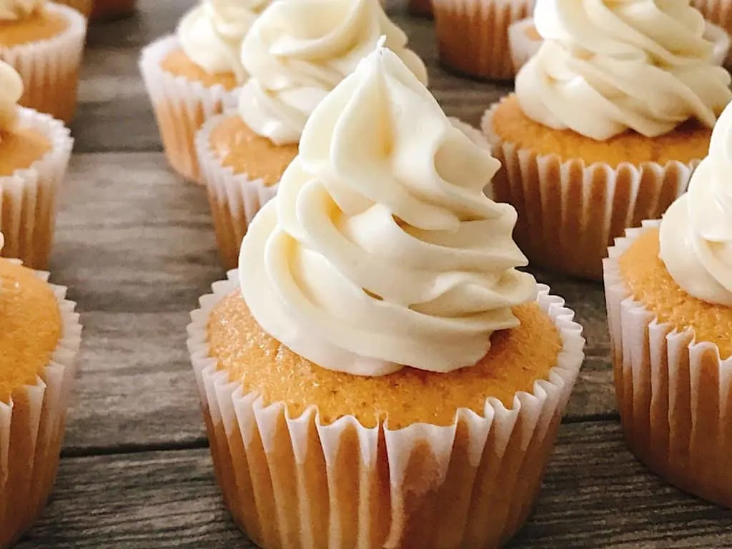 Harry Potter Butterbeer Cupcakes with Cream Soda Vanilla Frosting