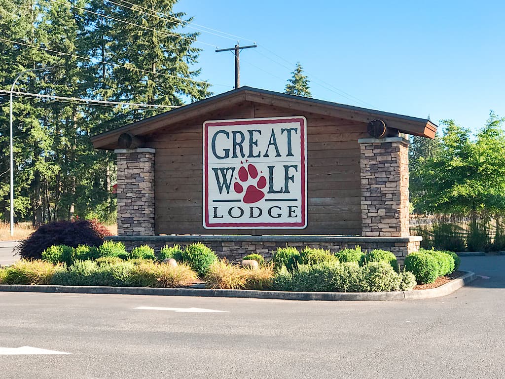 Street sign for Great Wolf Lodge in Grand Mound, Washington