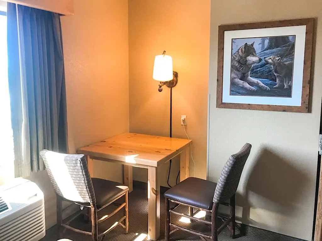 Table and chairs in Wolf Den Suite at Great Wolf Lodge