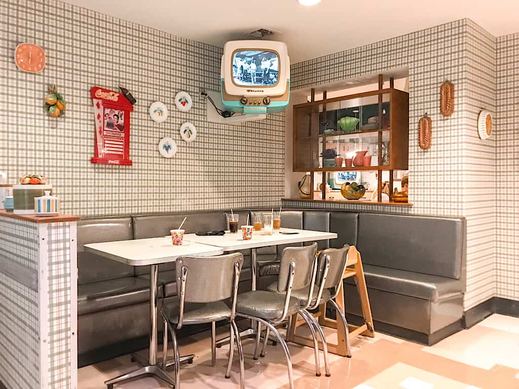 Inside view of 50's Prime Time Cafe at Disney World