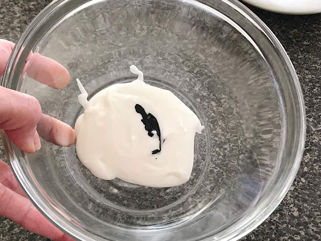 sugar cookie icing with black food coloring