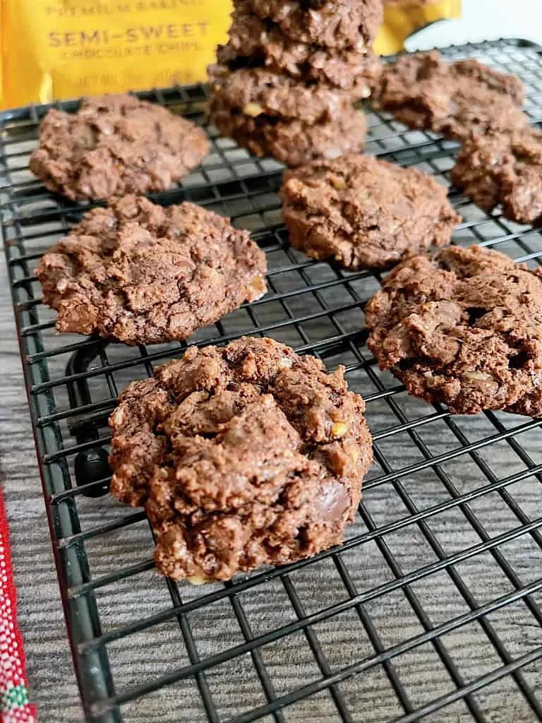 Transfer to a cooling rack, then serve!