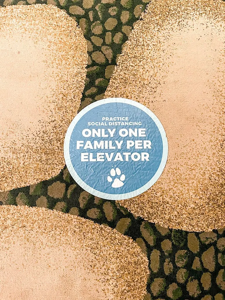 Only one family per elevator sign at Great Wolf Lodge