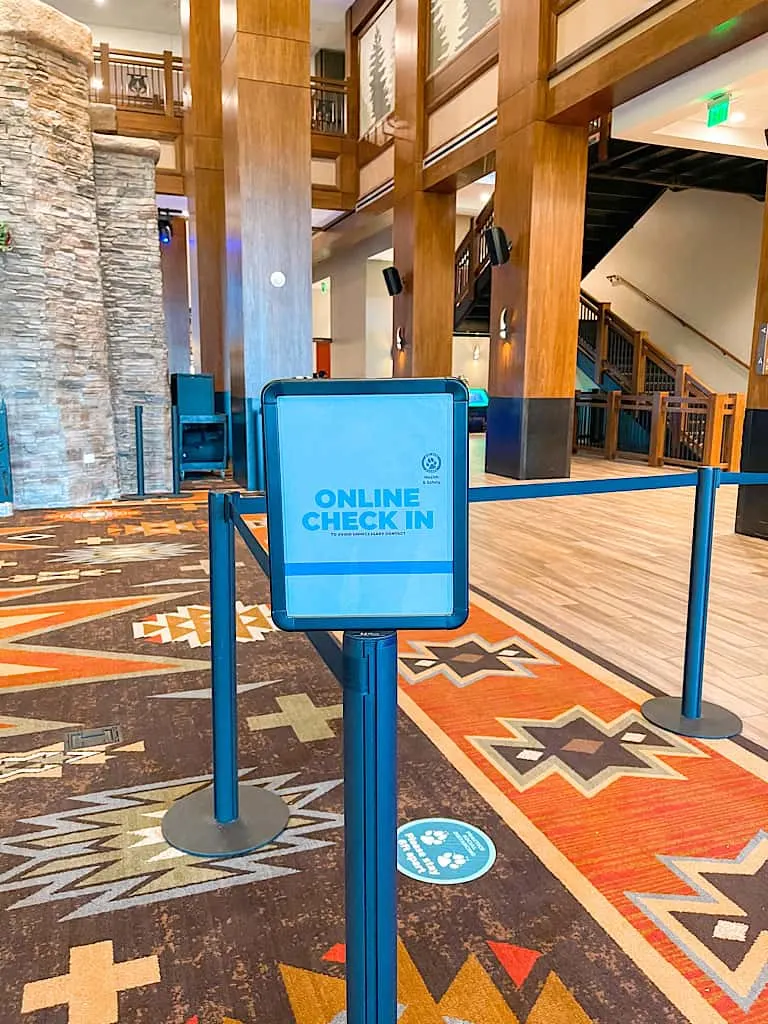 Sign for online check in lobby of Great Wolf Lodge Arizona