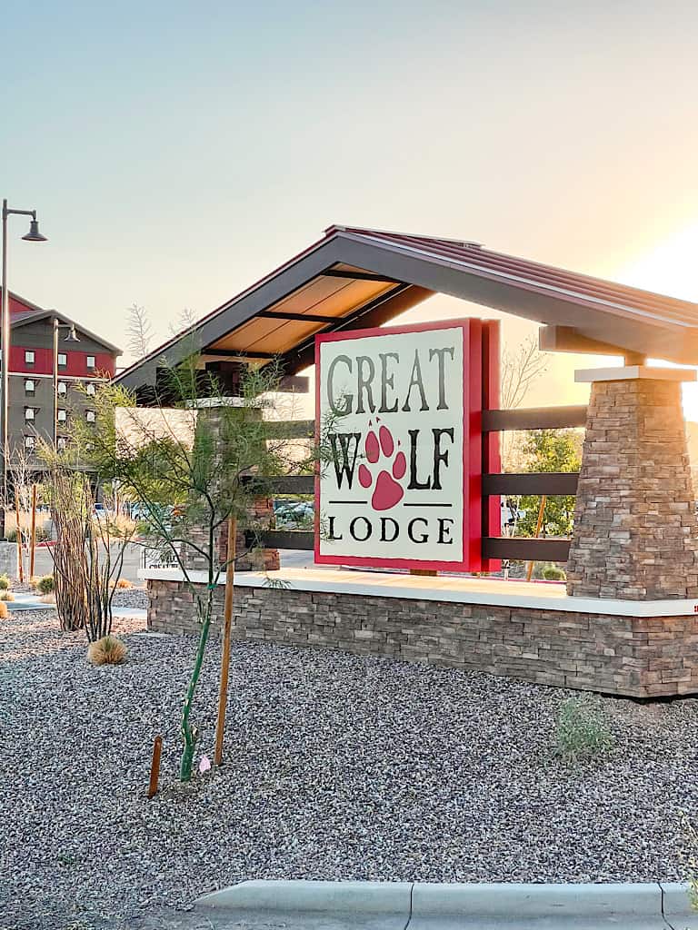 Entrance sign to Great Wolf Lodge Arizona