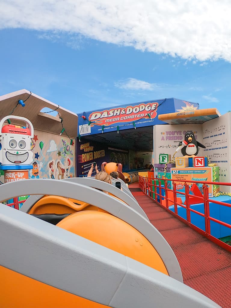 The end scene of the Ride Slinky Dog Dash at Disney World.