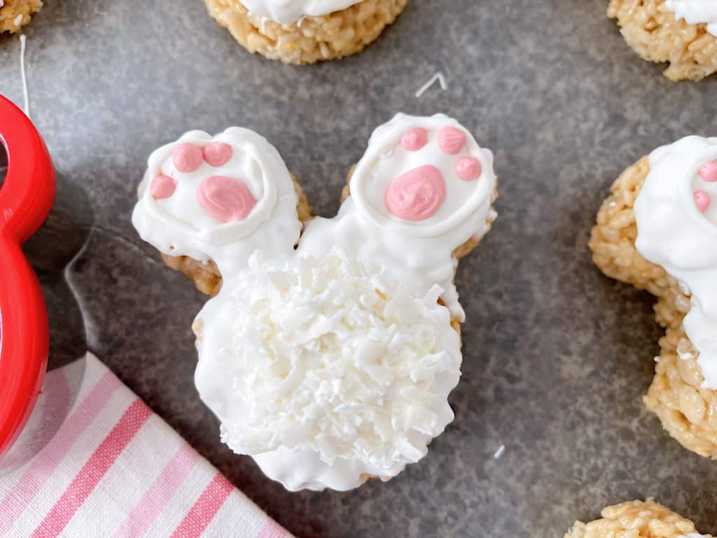 Copycat Disneyland Bunny Tail Rice Krispie Treats.