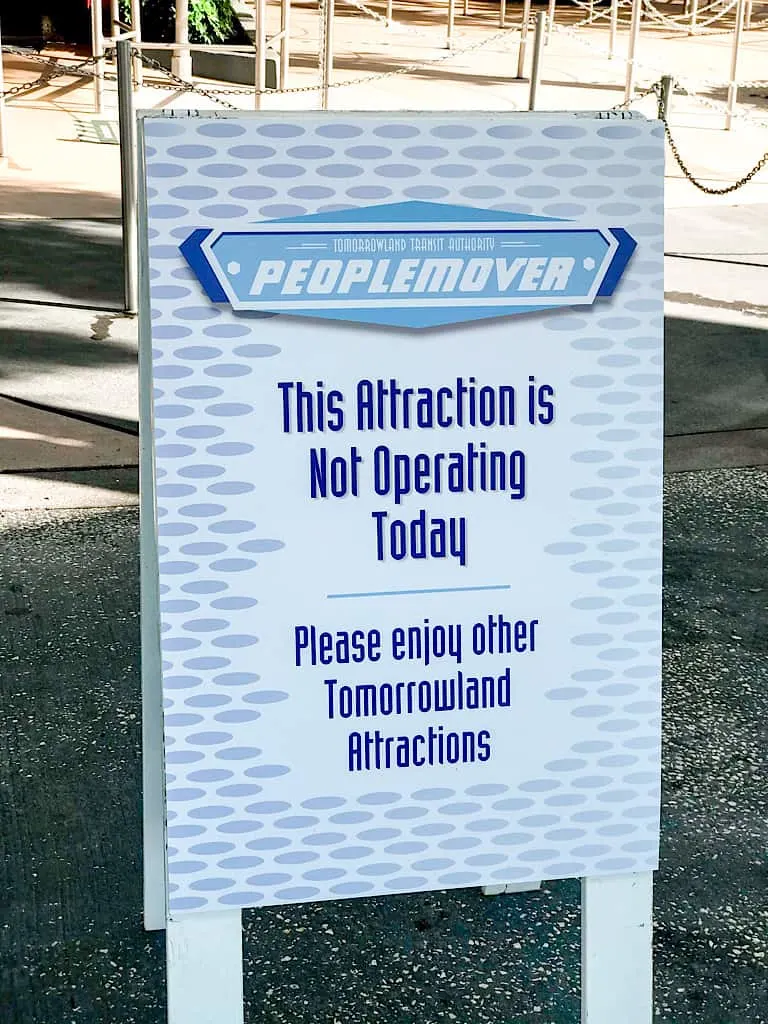 A sign showing that PeopleMover at Disney World is closed.