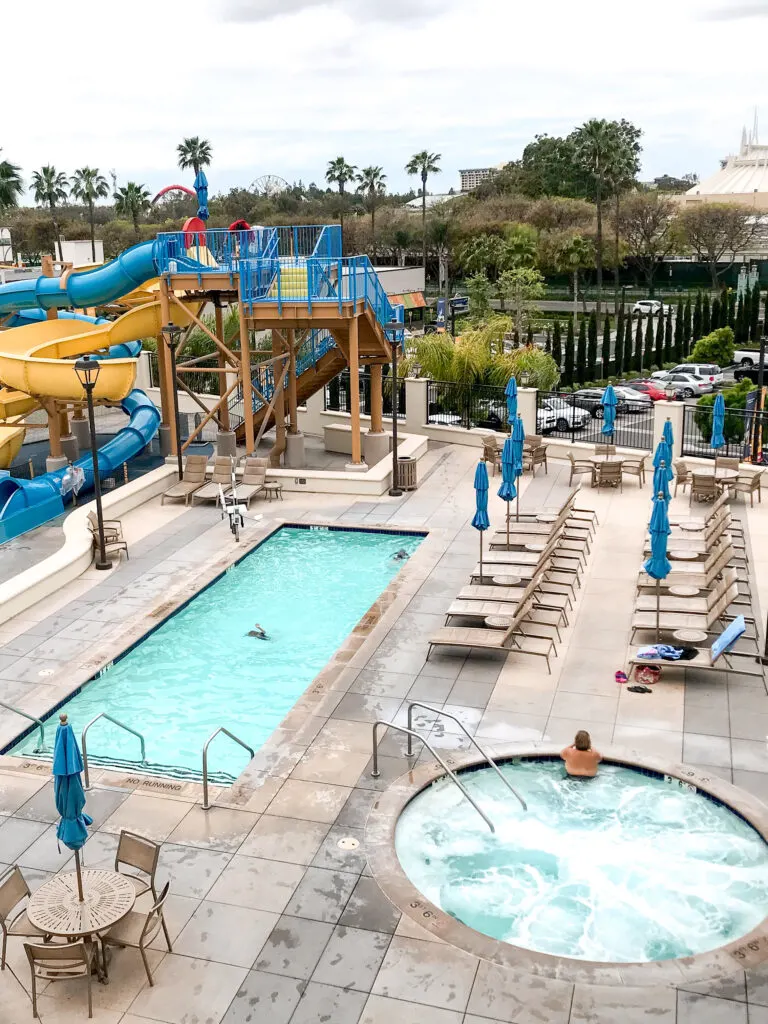 Pool, water slides and hot tub at Courtyard Anaheim Theme Park Entrance.