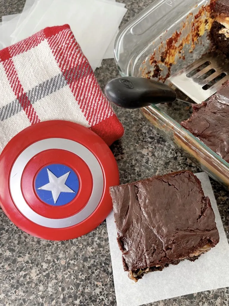 Choco-Smash Candy Bar Brownies (Snickers Brownies).