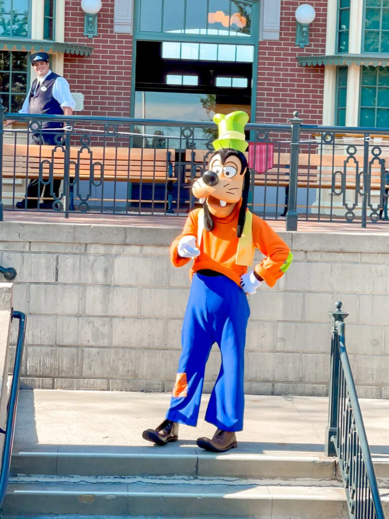 Goofy standing in front of the Disneyland train station.
