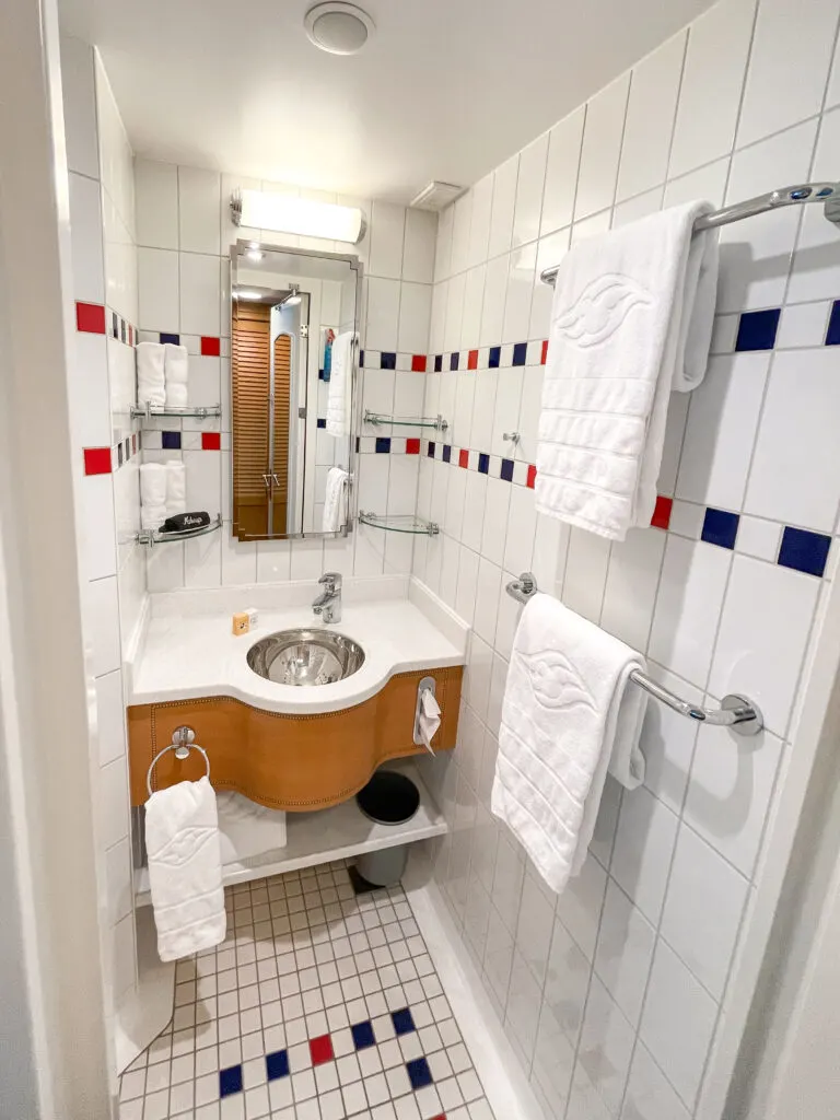 Second bathroom vanity in Disney Dream stateroom 8614,