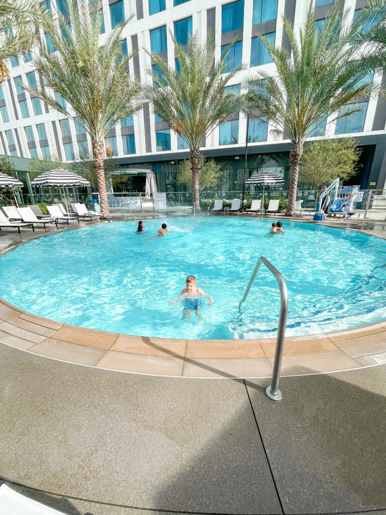 Radisson Blu Anaheim swimming pool.