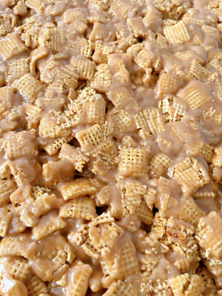 A close up picture of Chex cereal bars.