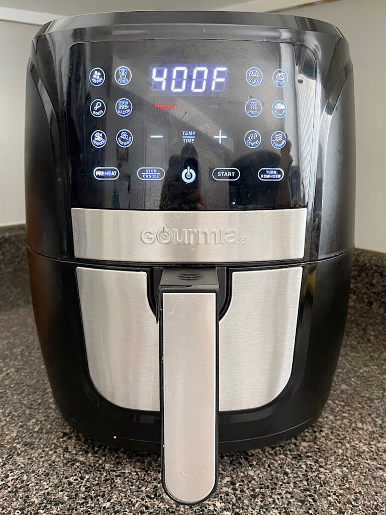An air fryer set to 400 degrees to make s'mores.