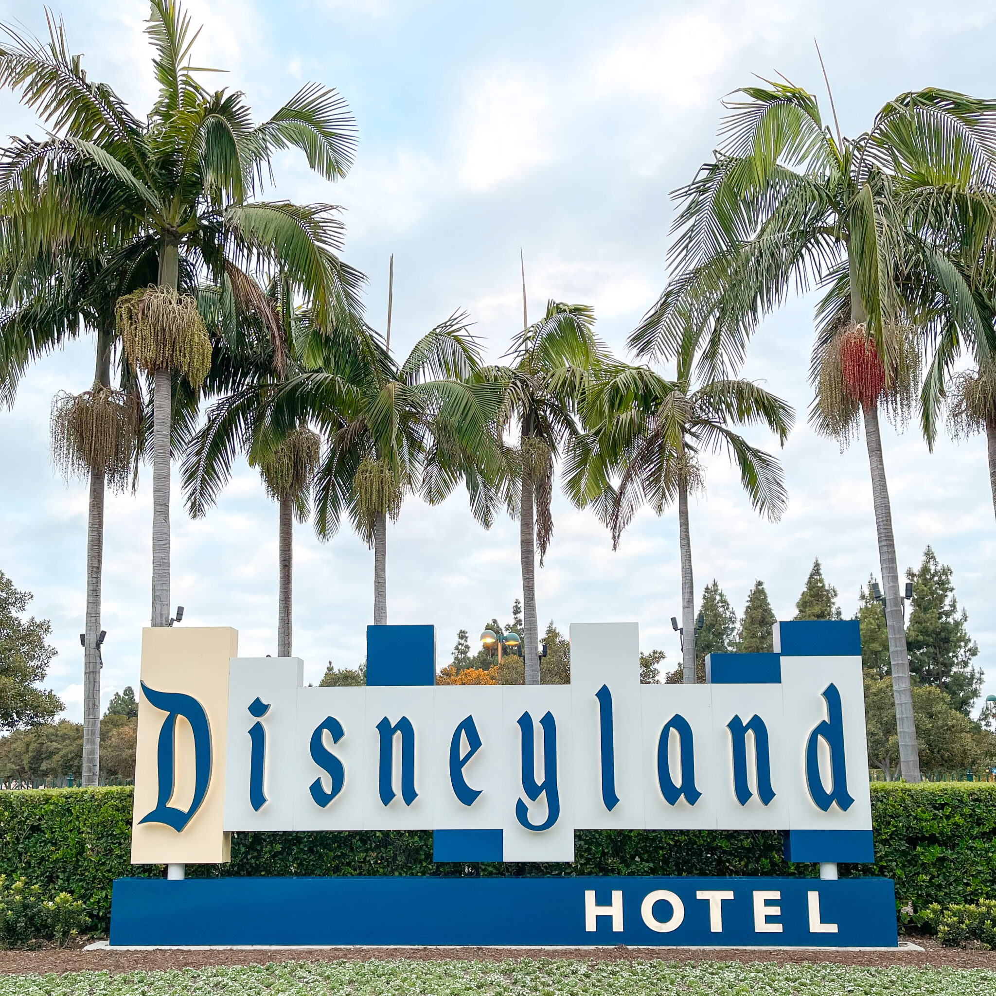 Disneyland Hotel Tips plus How to Get a Deal The Mommy Mouse Clubhouse