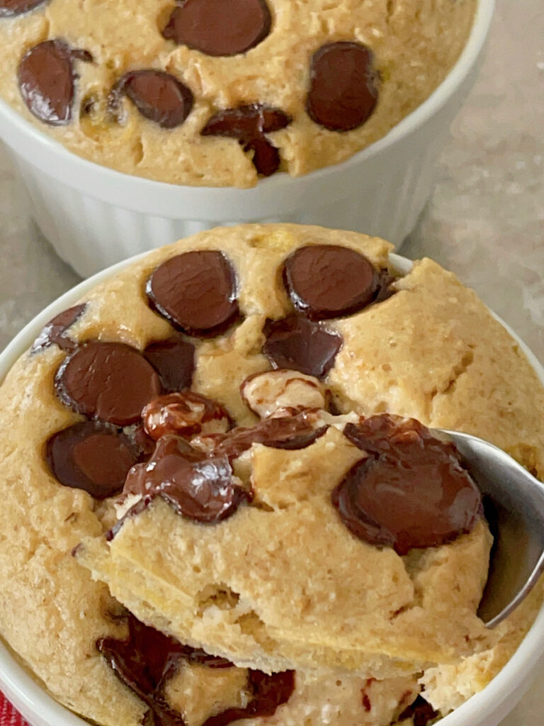 TikTok Baked Oats with chocolate chips on a spoon.