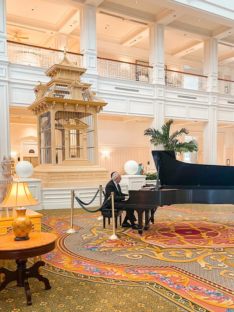 A man playing a grand piano at Disney's Grand Flordian.