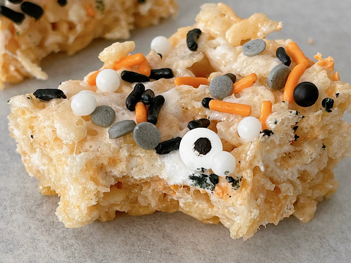 Halloween Rice Krispie Treats - The Mommy Mouse Clubhouse