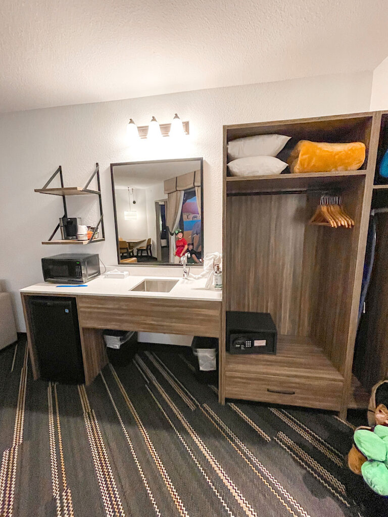 Kitchenette area ina King Bunk Suite at Kalahari Resort in Texas.