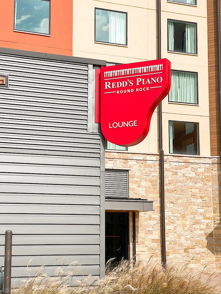 A bar that features live piano music and singing.