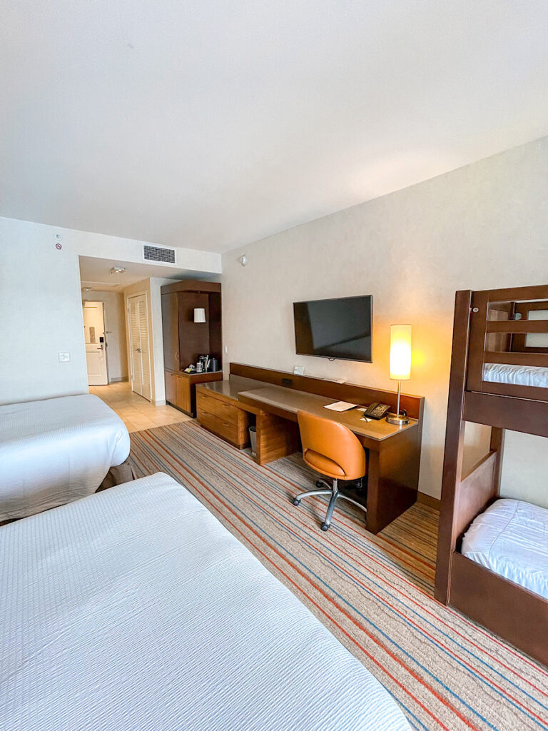 Desk and bunkbeds in Courtyard Anaheim Theme Park Entrance guest room.