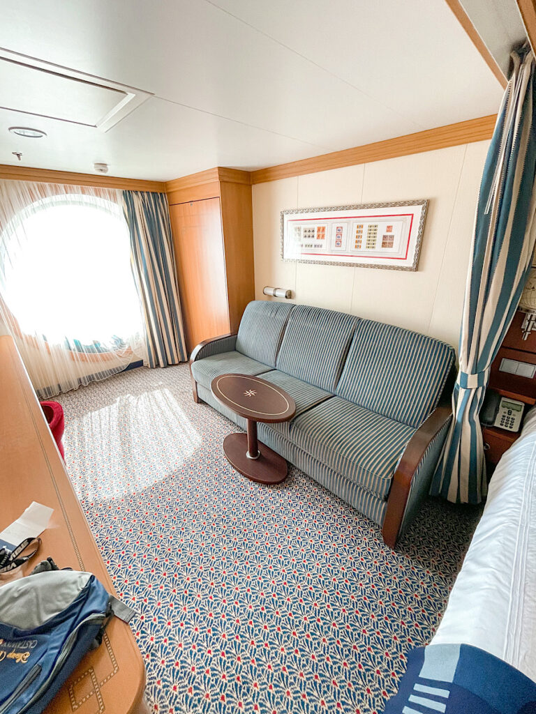 Sitting Area of Disney Dream room 9504.