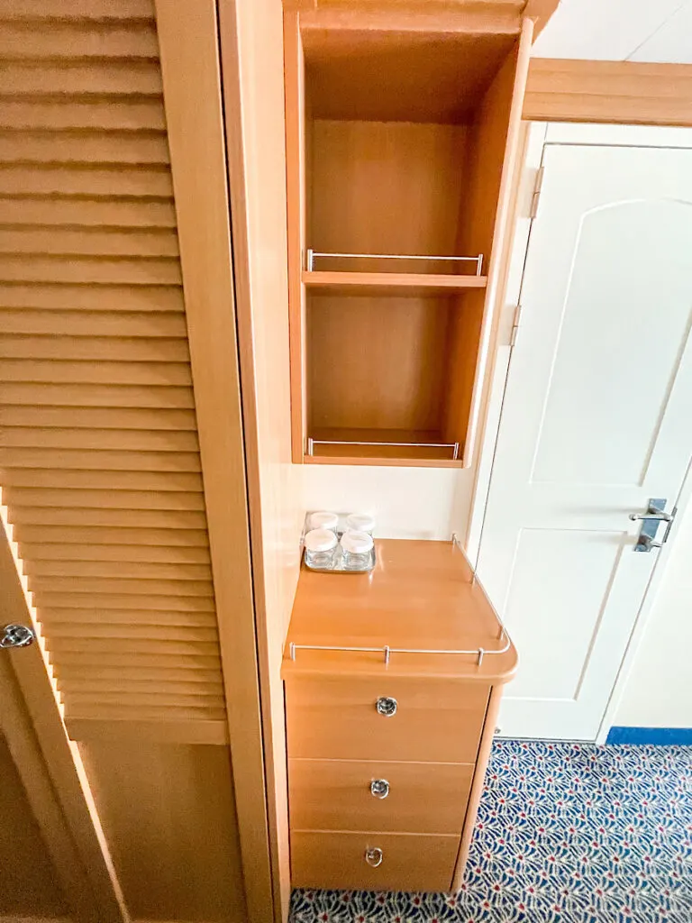 Shelves and drawers next to the closets in Disney Dream room 9504.