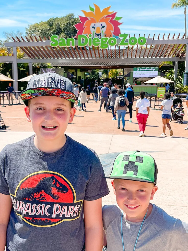 Two kids in front of the entrance to the San Diego Zoo.