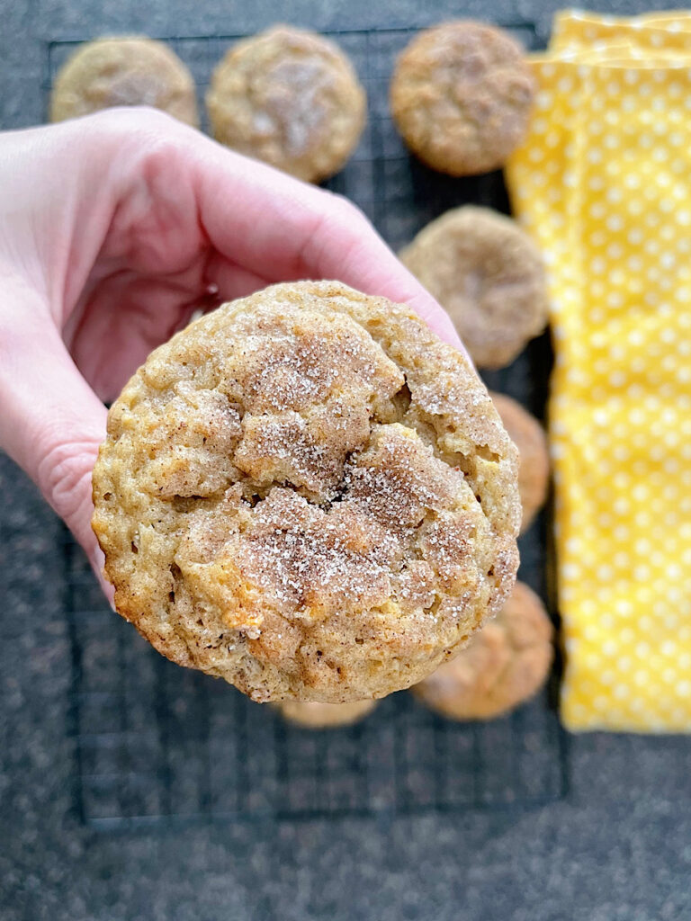 A cinnamon banana muffins.