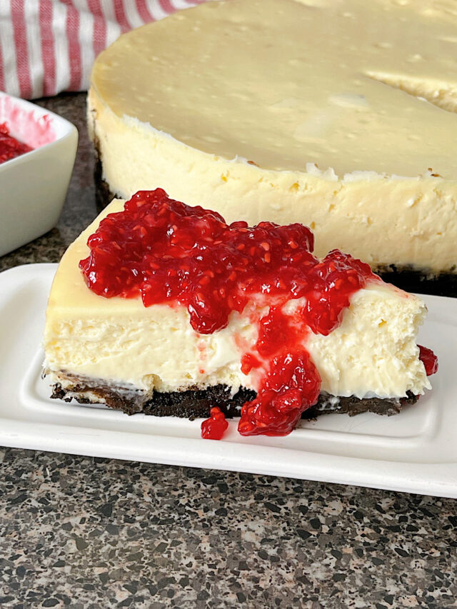 White Chocolate Cheesecake with Cookie Crust
