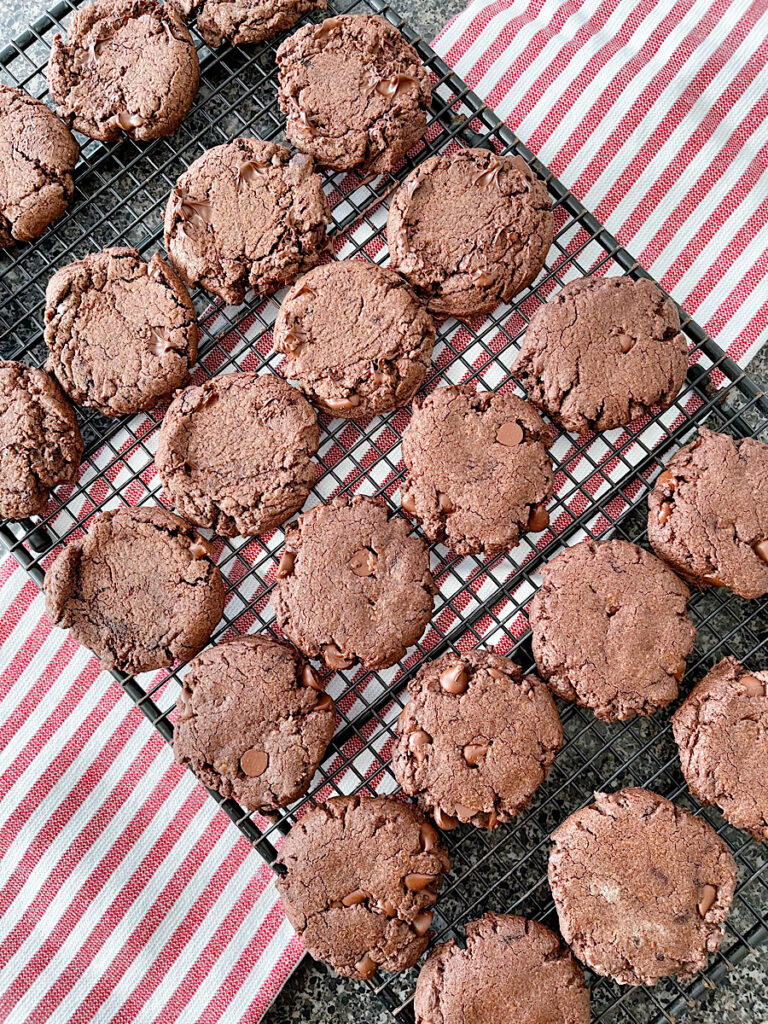 Baked brownie cookies on a cooling rack.