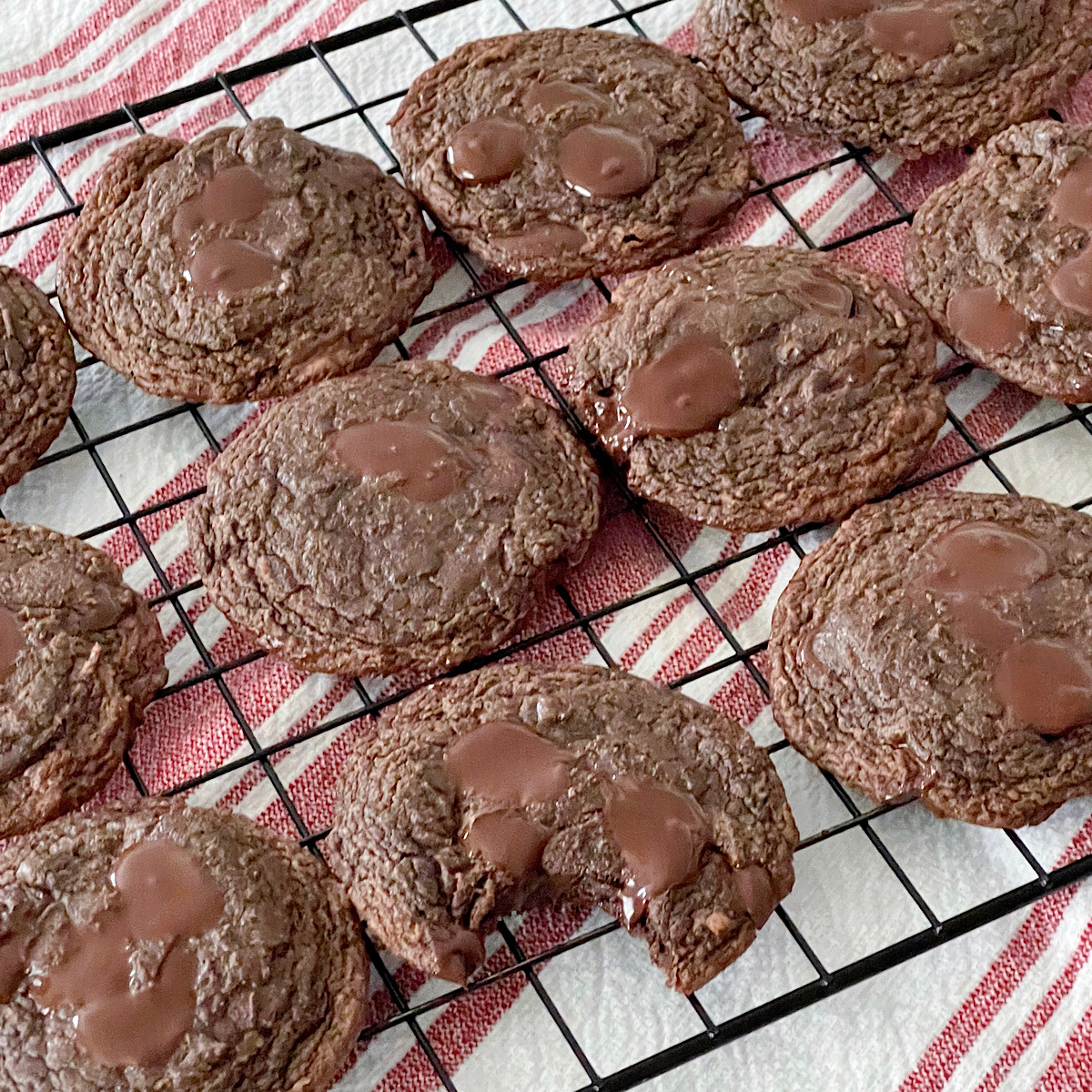 Brownie cookies on a wire rack.
